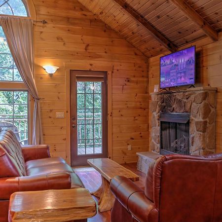 Whispering Pines Treehouse By Amish Country Lodging ミラーズバーグ エクステリア 写真