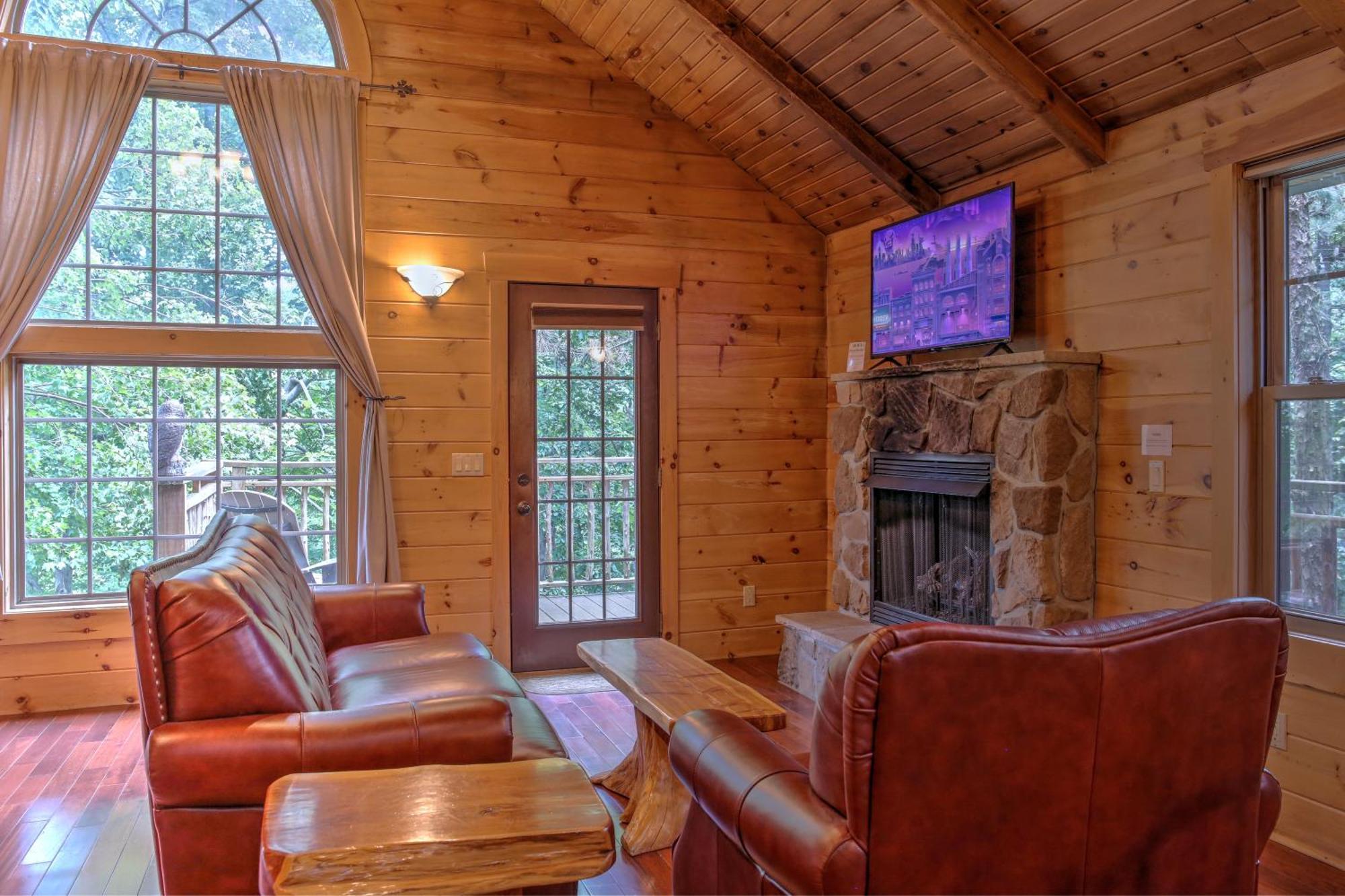 Whispering Pines Treehouse By Amish Country Lodging ミラーズバーグ エクステリア 写真