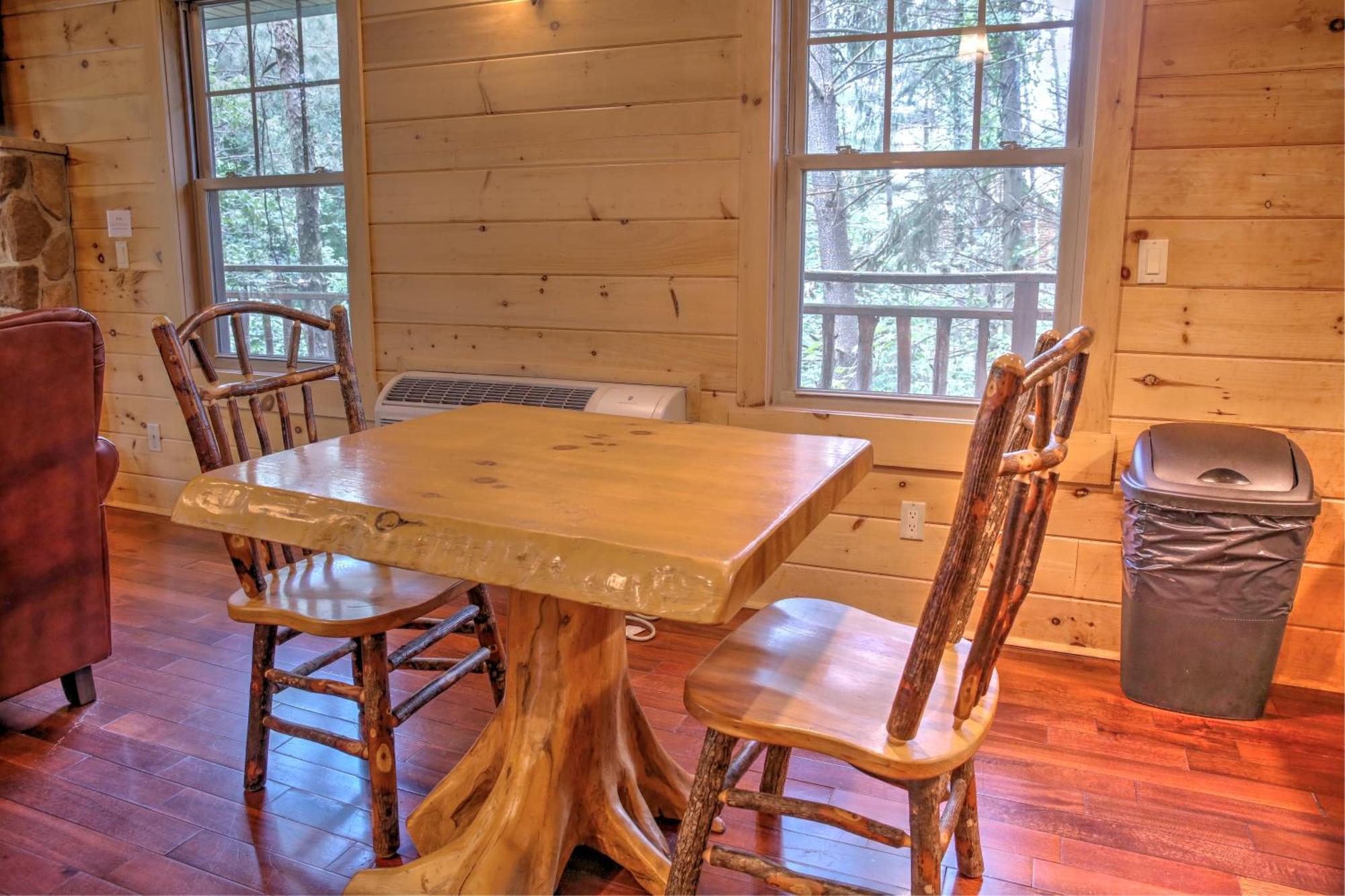 Whispering Pines Treehouse By Amish Country Lodging ミラーズバーグ エクステリア 写真